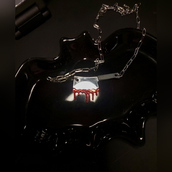 💥3 for $15! Bloody Cleaver Necklace - Picture 3 of 3